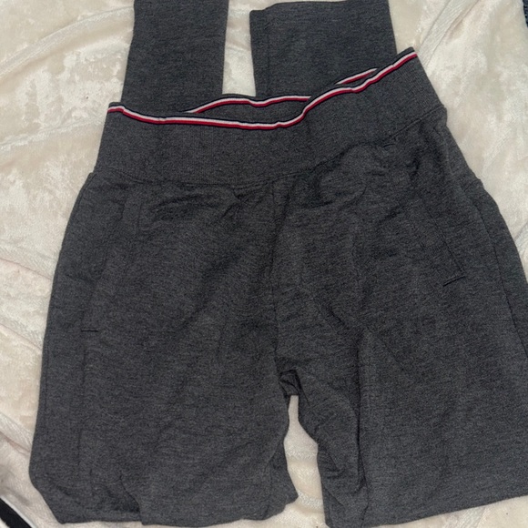 Tommy Hilfiger pants - Picture 2 of 6